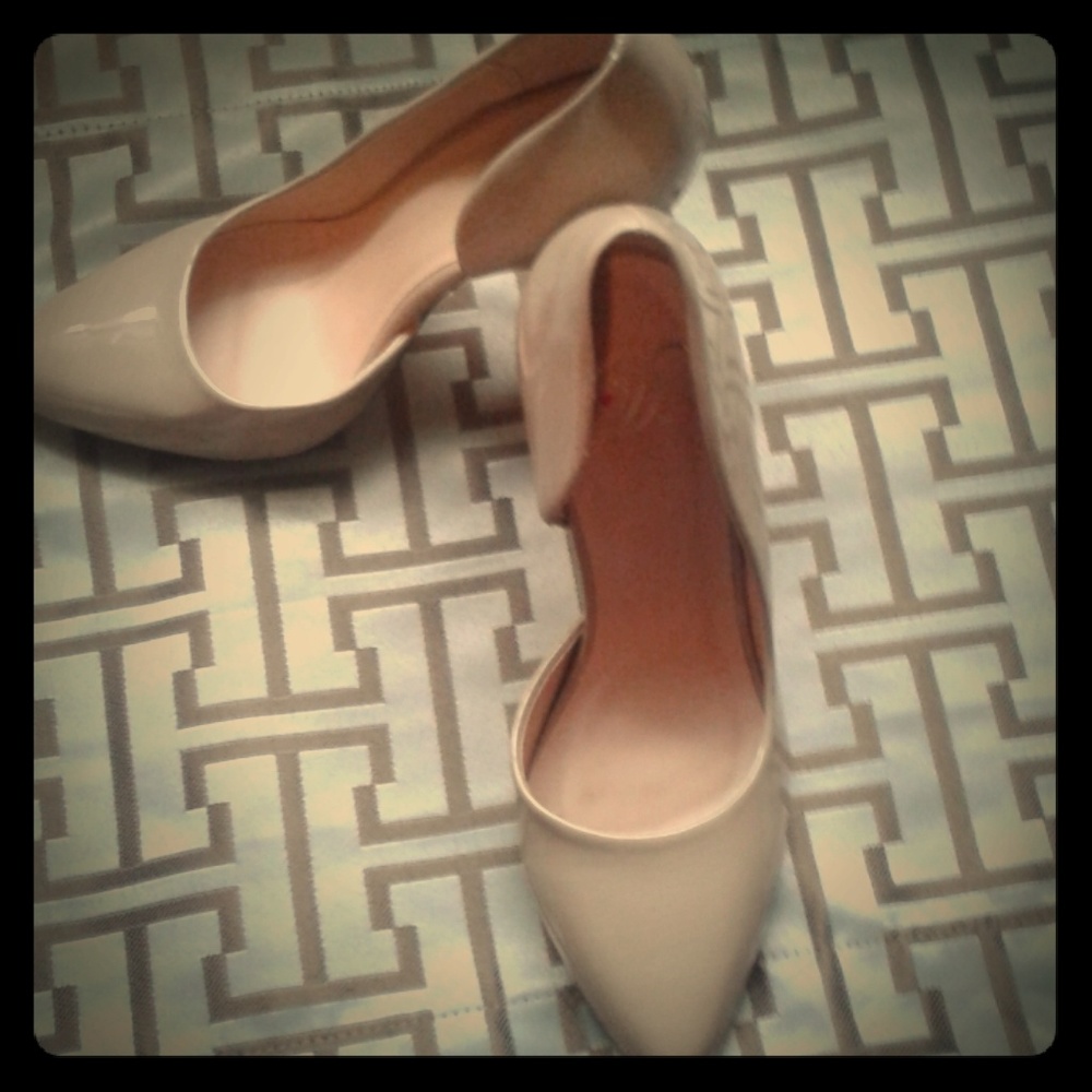 Derek Heart 💟 Nude patent leather Heel